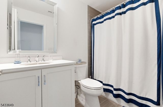 8 Van Cleef Dr, Readington Twp., NJ 08889