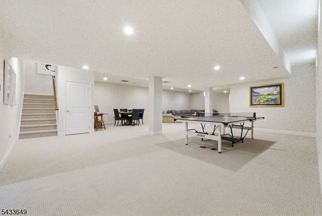 8 Van Cleef Dr, Readington Twp., NJ 08889