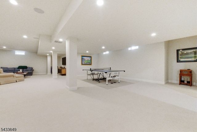 8 Van Cleef Dr, Readington Twp., NJ 08889