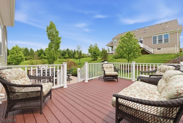 8 Van Cleef Dr, Readington Twp., NJ 08889