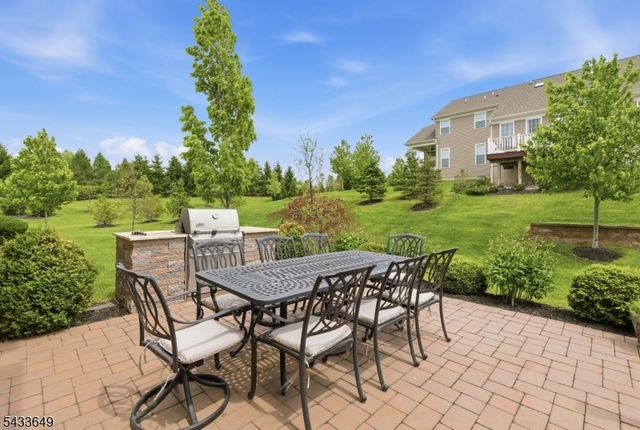 8 Van Cleef Dr, Readington Twp., NJ 08889