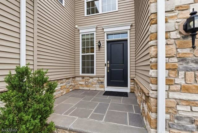 8 Van Cleef Dr, Readington Twp., NJ 08889