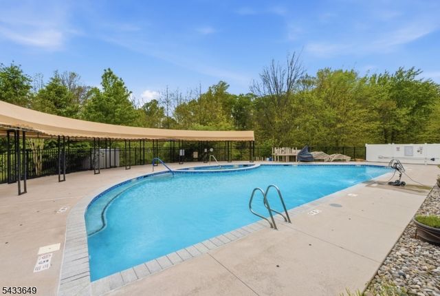 8 Van Cleef Dr, Readington Twp., NJ 08889