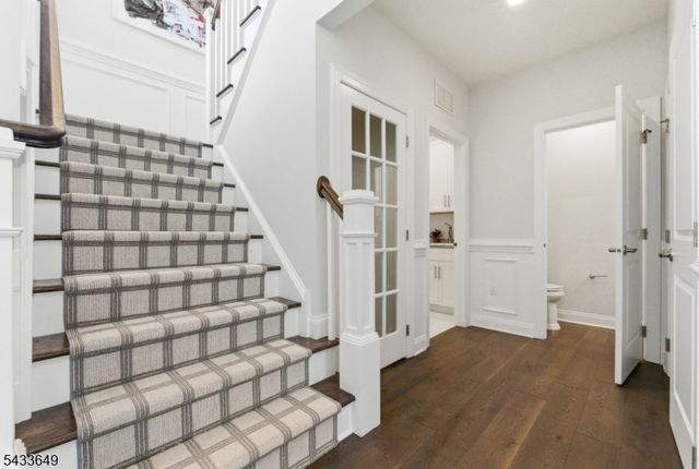 8 Van Cleef Dr, Readington Twp., NJ 08889