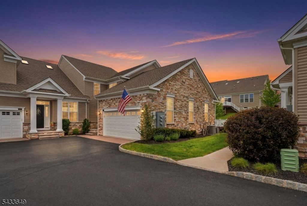 8 Van Cleef Dr, Readington Twp., NJ 08889