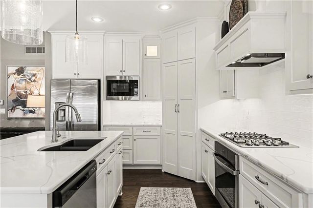 12802 W 173rd Terrace, Overland Park, KS 66221