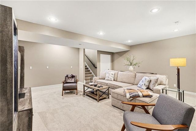 12802 W 173rd Terrace, Overland Park, KS 66221