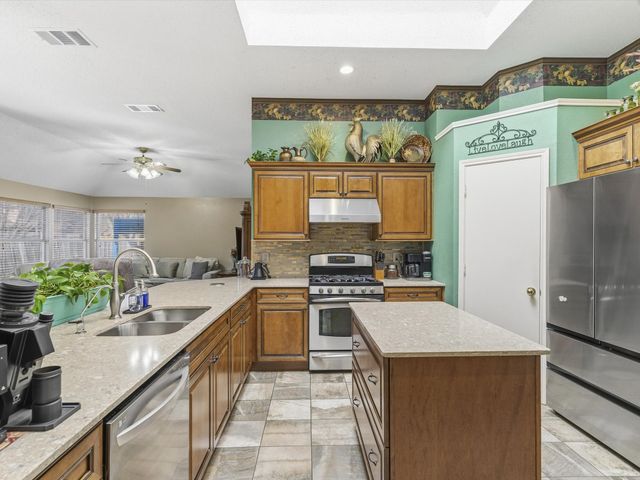 6410 St Alban Court, Arlington, TX 76001