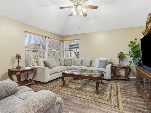 6410 St Alban Court, Arlington, TX 76001