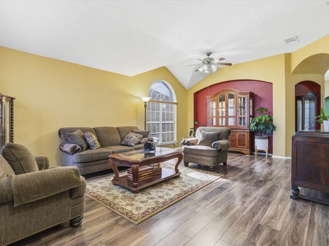 6410 St Alban Court, Arlington, TX 76001