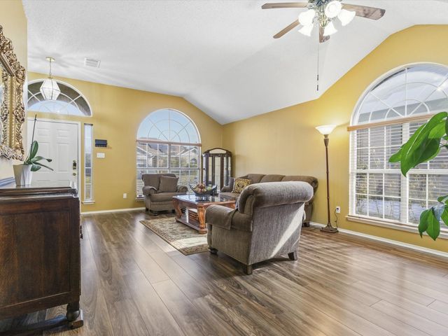 6410 St Alban Court, Arlington, TX 76001