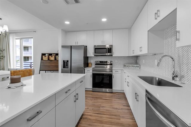 1703 N TAMIAMI TRAIL 211, Sarasota, FL 34234