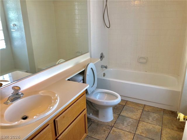 6863 Tamarus Street 201, Las Vegas, NV 89119
