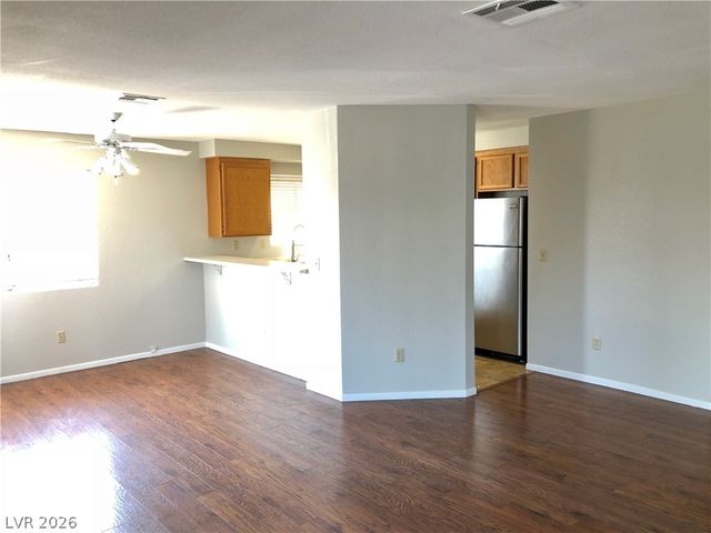 6863 Tamarus Street 201, Las Vegas, NV 89119