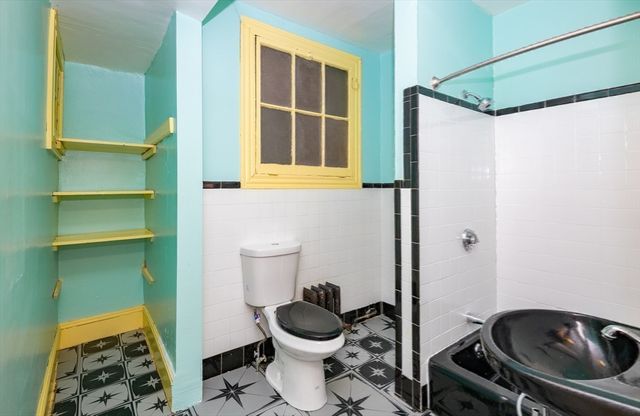 434 Essex Street 2R, Salem, MA 01970