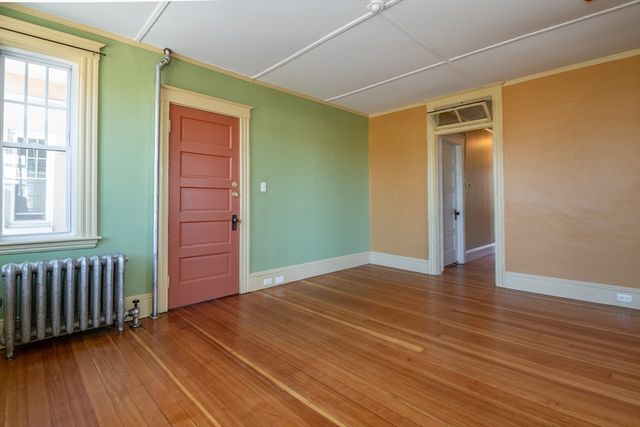 434 Essex Street 2R, Salem, MA 01970