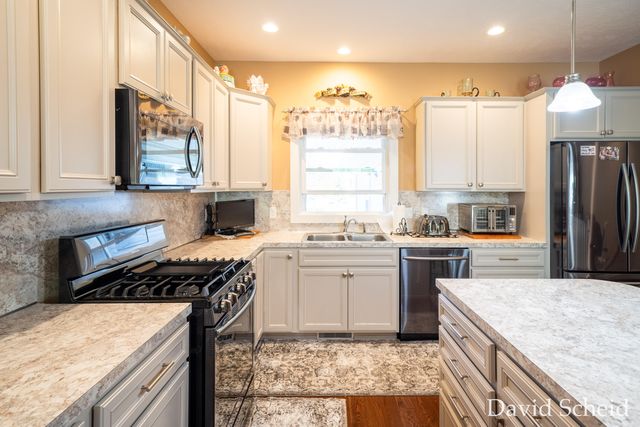 8107 Byron Creek Drive SW, Byron Center, MI 49315