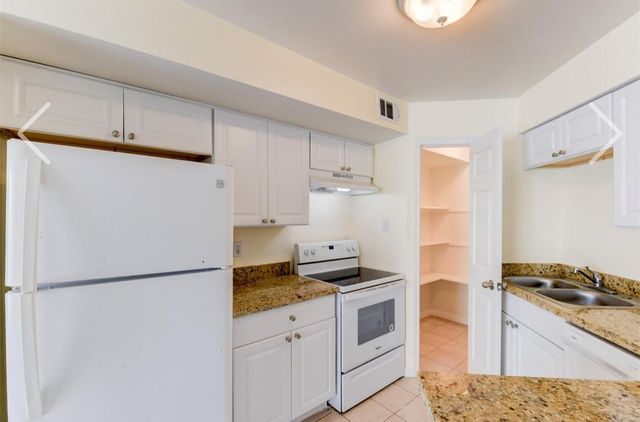 7200 W T C Jester Blvd 2004, Houston, TX 77088