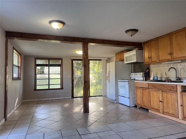 10590 HIGHWAY 40 E, Inglis, FL 34449