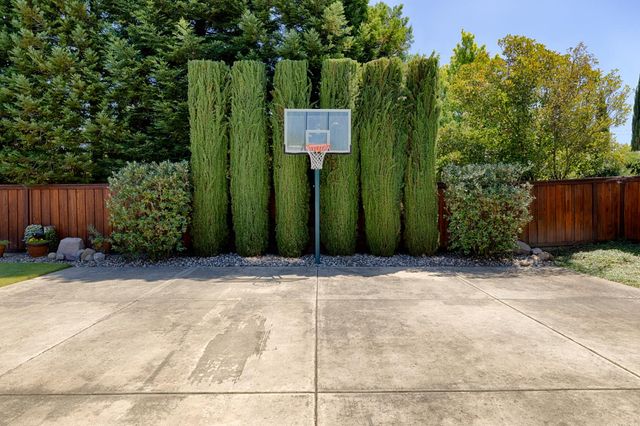9290 Eagle Springs Pl, Roseville, CA 95747