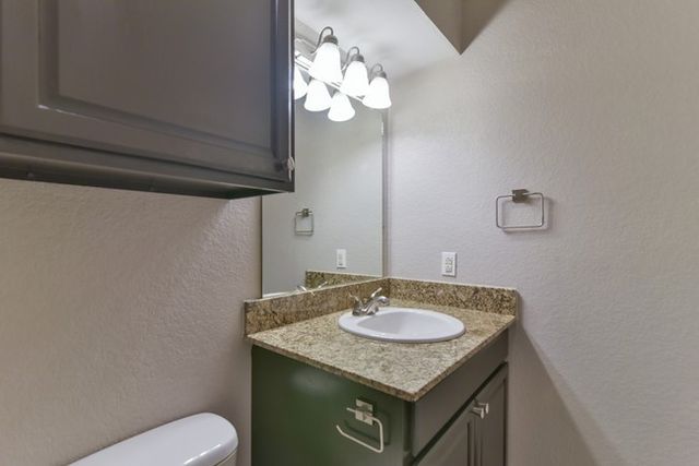 820 Southeast Parkway, Azle, TX 76020