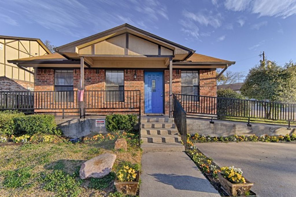 820 Southeast Parkway, Azle, TX 76020