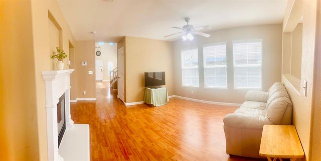 323 Autumn Rain Dr, Lathrop, CA 95330