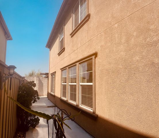 323 Autumn Rain Dr, Lathrop, CA 95330