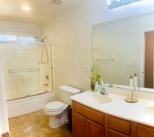 323 Autumn Rain Dr, Lathrop, CA 95330