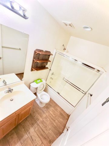 323 Autumn Rain Dr, Lathrop, CA 95330