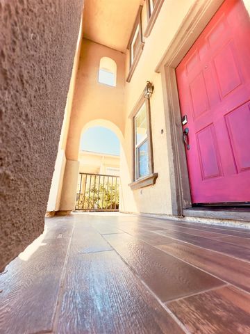 323 Autumn Rain Dr, Lathrop, CA 95330