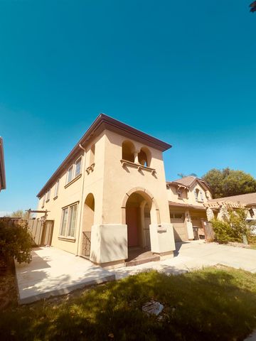 323 Autumn Rain Dr, Lathrop, CA 95330