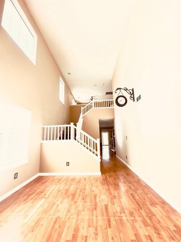 323 Autumn Rain Dr, Lathrop, CA 95330