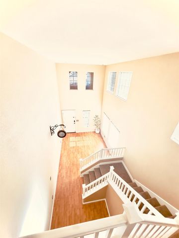 323 Autumn Rain Dr, Lathrop, CA 95330