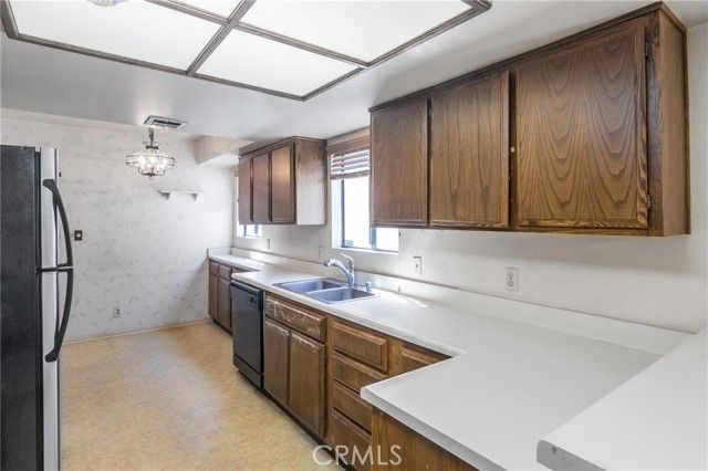 13203 Vanowen Street 8, North Hollywood (los Angeles), CA 91605