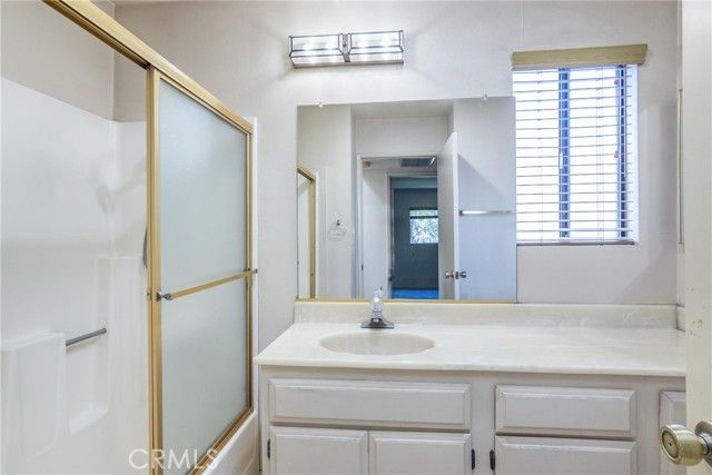 13203 Vanowen Street 8, North Hollywood (los Angeles), CA 91605