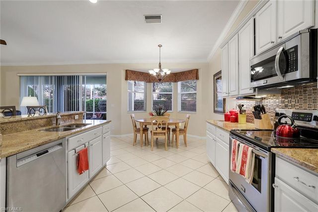 3815 Recreation LN, Naples, FL 34116