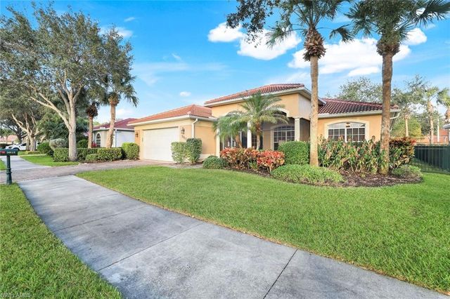 3815 Recreation LN, Naples, FL 34116