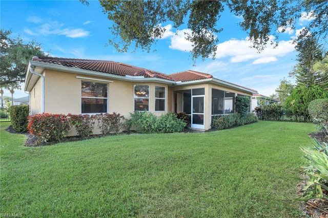 3815 Recreation LN, Naples, FL 34116