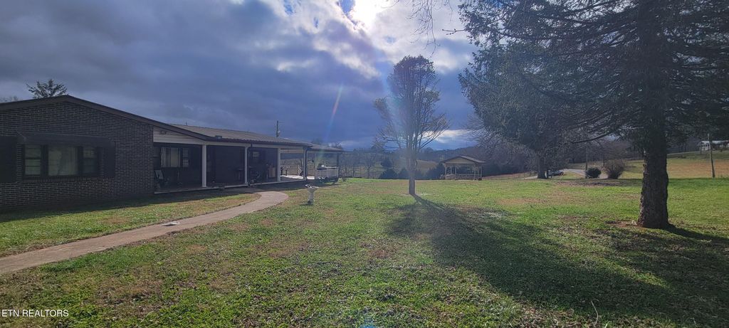 316 Anderson Rd, Sweetwater, TN 37874