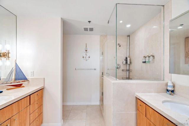700 W Harbor Dr 705, San Diego, CA 92101