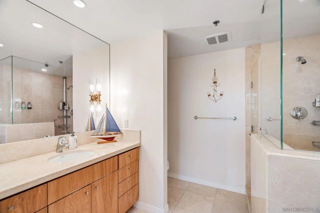 700 W Harbor Dr 705, San Diego, CA 92101
