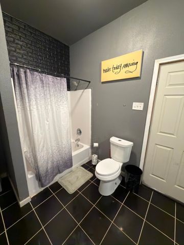 908 N Virginia Street, Terrell, TX 75160