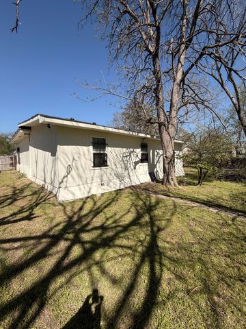 908 N Virginia Street, Terrell, TX 75160