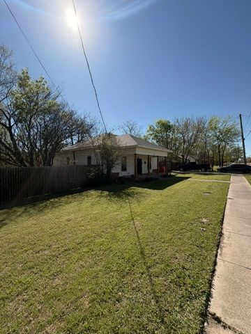908 N Virginia Street, Terrell, TX 75160