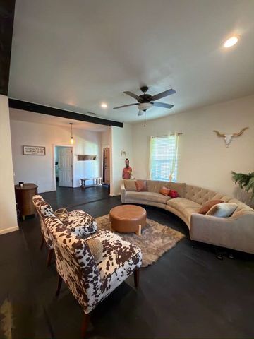 908 N Virginia Street, Terrell, TX 75160