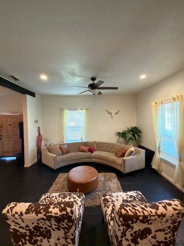 908 N Virginia Street, Terrell, TX 75160