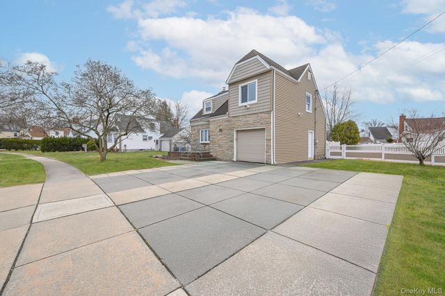 100 Morris Parkway, Valley Stream, NY 11580