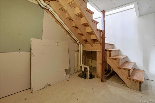 13 Richard Street, Sloatsburg, NY 10974