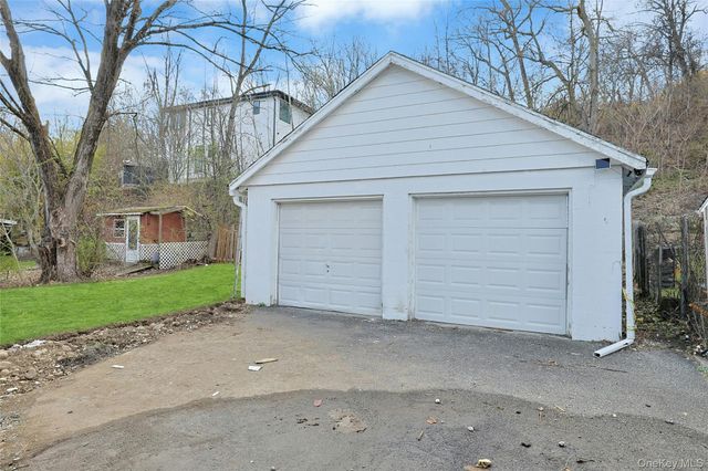 13 Richard Street, Sloatsburg, NY 10974